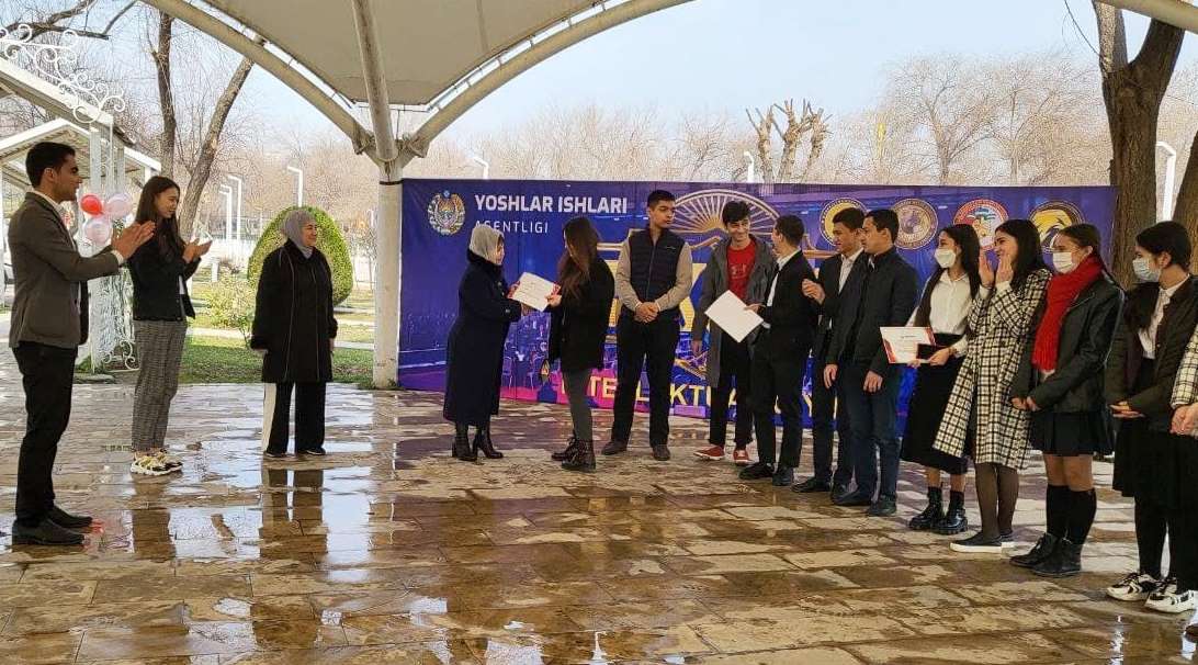 Mirzo-Ulug'bek tumani 3-sektor rahbari mahalliy yoshlarni sport mashg`ulotlariga jalb qilm...