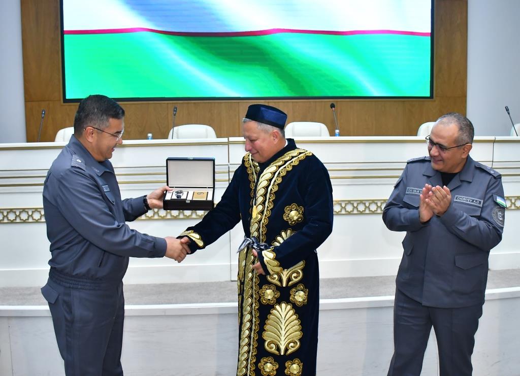 В ГУВД г. Ташкента чествовали юбиляра 
