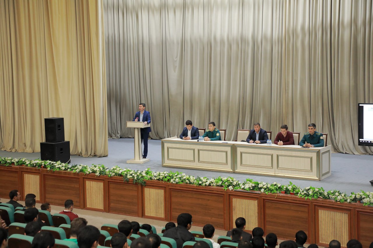 С молодежью прошла встреча на актуальную тему