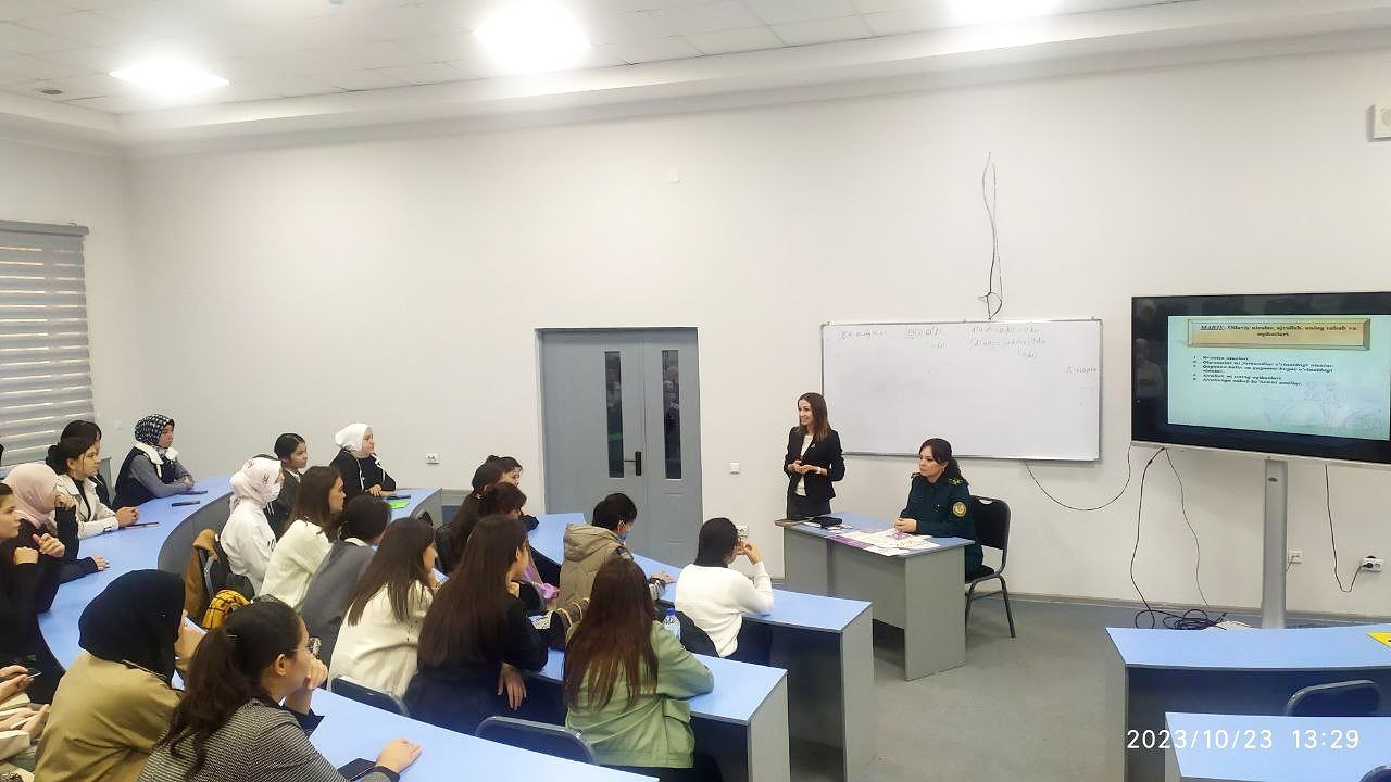 Старшие инспектора по вопросам женщин провели со студентками «круглый стол»  