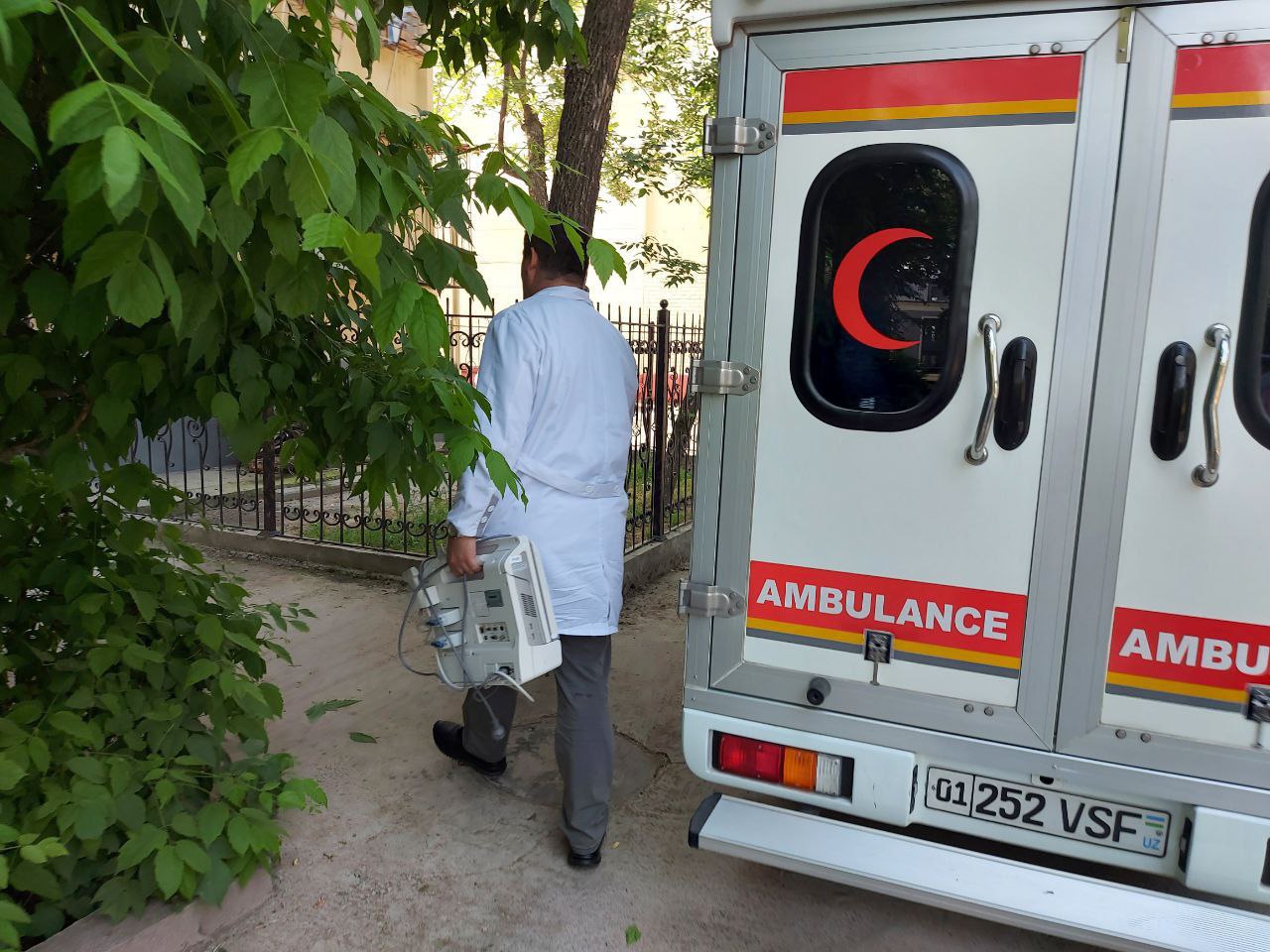 Сотрудники Медицинского отдела ГУВД города Ташкента навестили ветеранов органов внутренних...