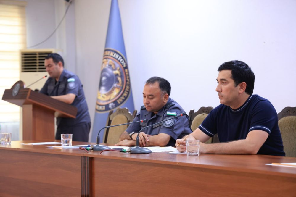 Анвар Сайфутдинов профилактика инспекторлари билан жамоат хавфсизлиги масалаларини муҳокам...