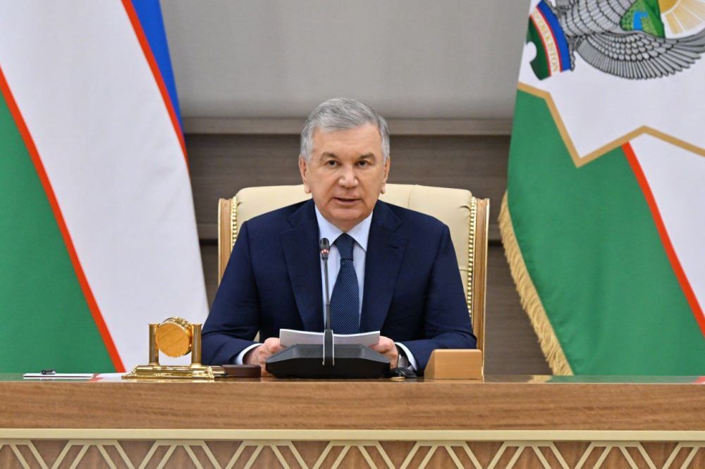 Президент Шавкат Мирзиёев раислигида бошланган видеоселектор йиғилишида дунёда юз бераётга...