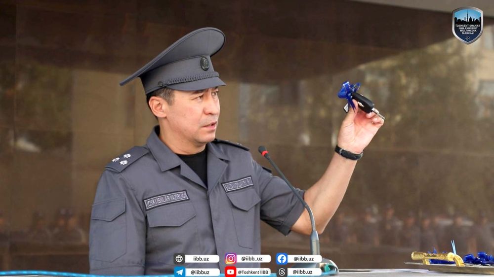 Сотрудникам дорожно-патрульной и патрульно-постовой служб ГУВД города Ташкента вручены нов...