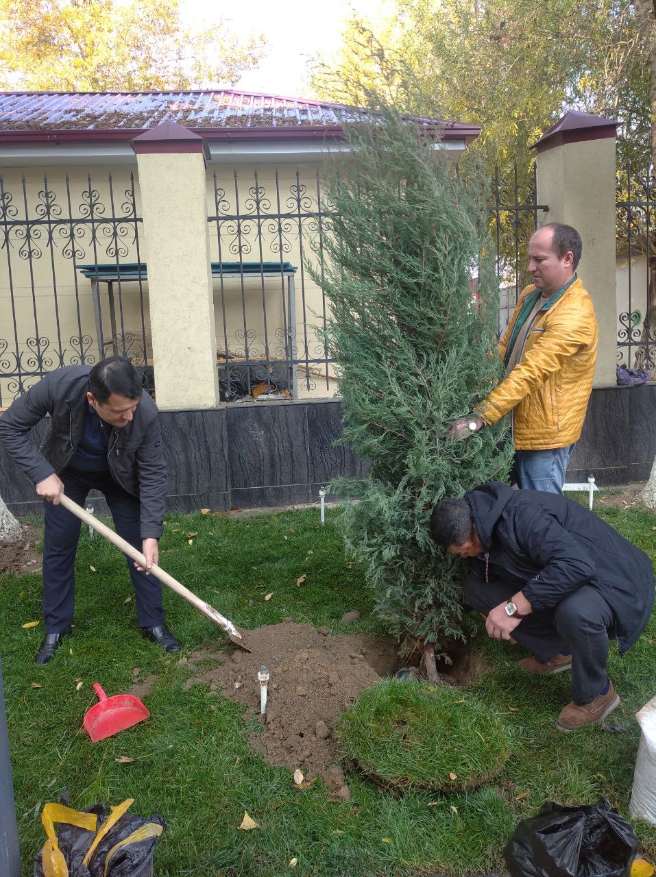 Сотрудники Медицинского отдела ГУВД Ташкента поддерживают акцию «Яшил макон» личным участи...