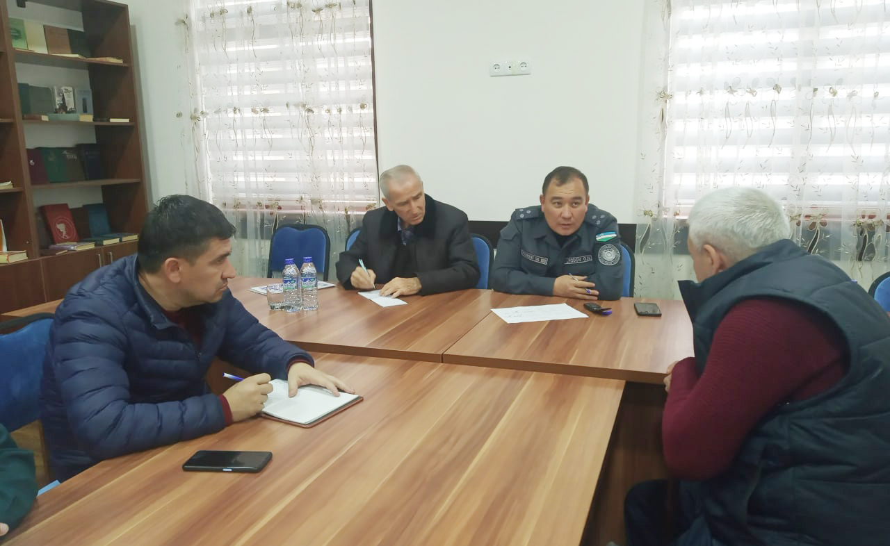 Начальник УКД ОВД Шайхантохурского района провёл выездной приём с жителями нескольких маха...