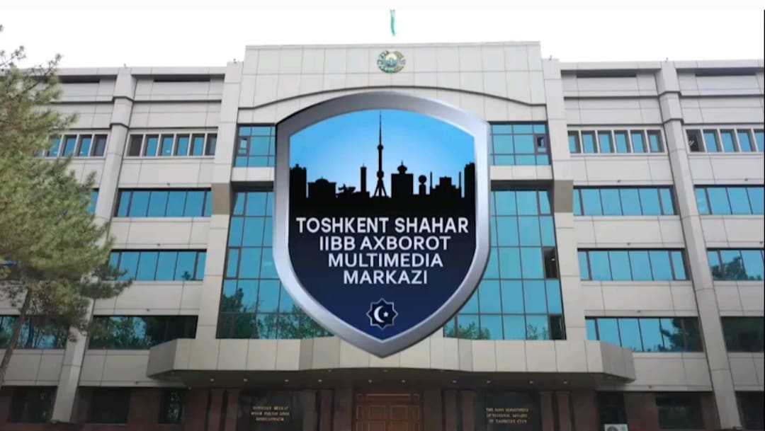 Тошкент шаҳри Шайхонтоҳур туманидаги «Самарқанд дарвоза» савдо мажмуаси олдида қўлбола усу...