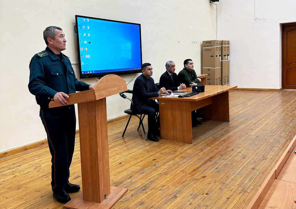 О работе сотрудников ГУВД в рамках месячника борьбы против распространения наркотиков сред...